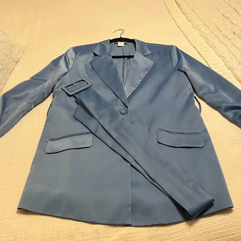 House of Harlow 1960 Light Blue Blazer with Belt. Size Small.